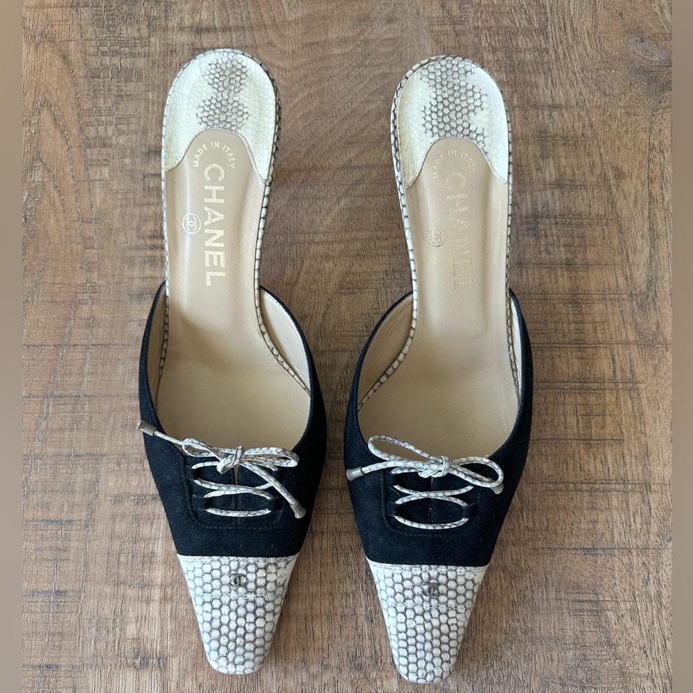 Vintage Chanel Pumps